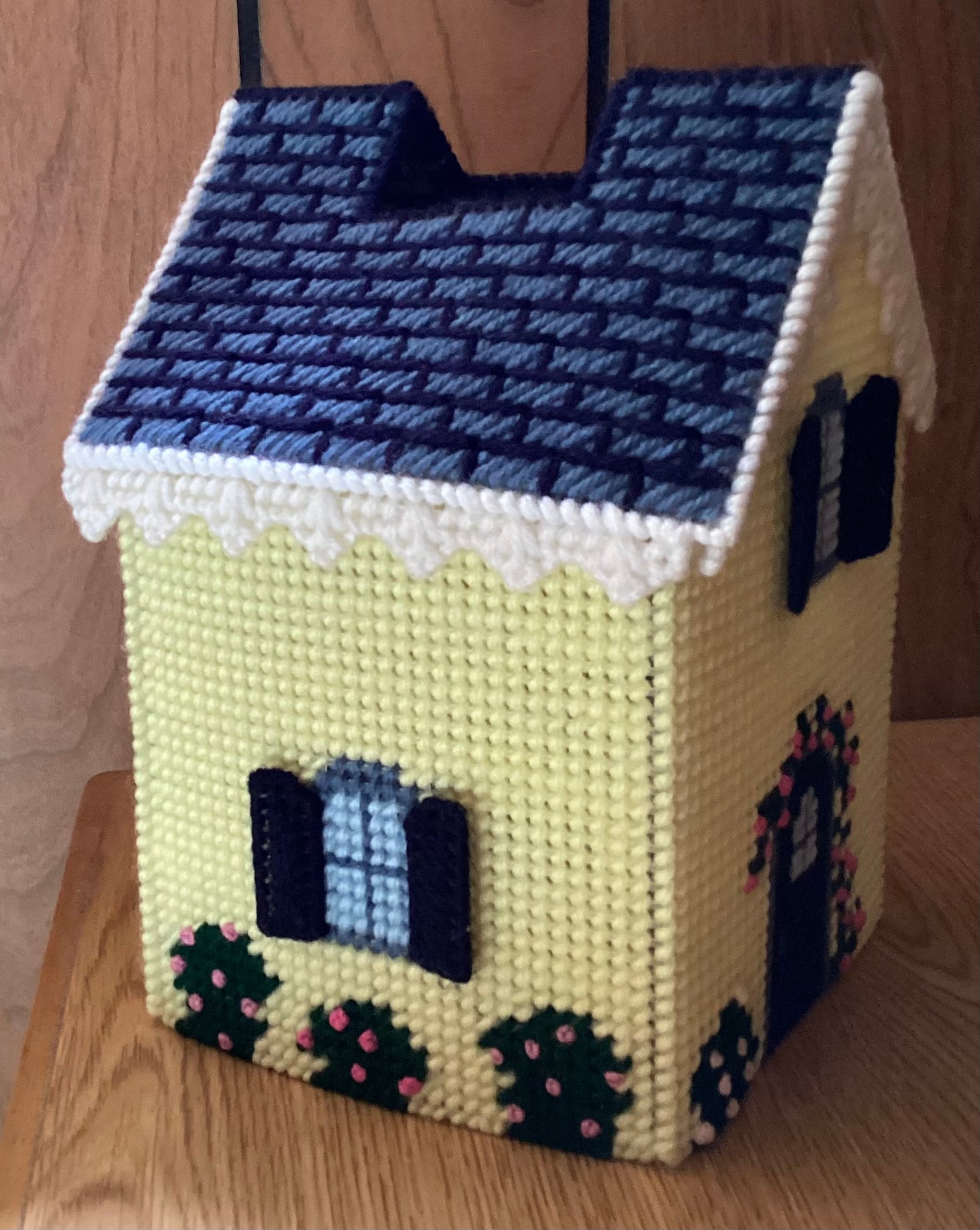 Cottage Tissue Box Cover